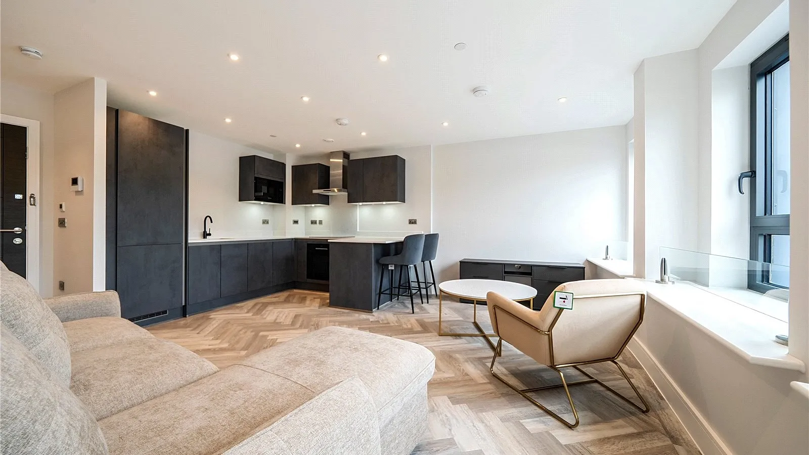 Flat Cockfosters Road in Greater London