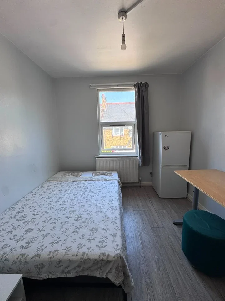 Room Lordship Lane in Greater London