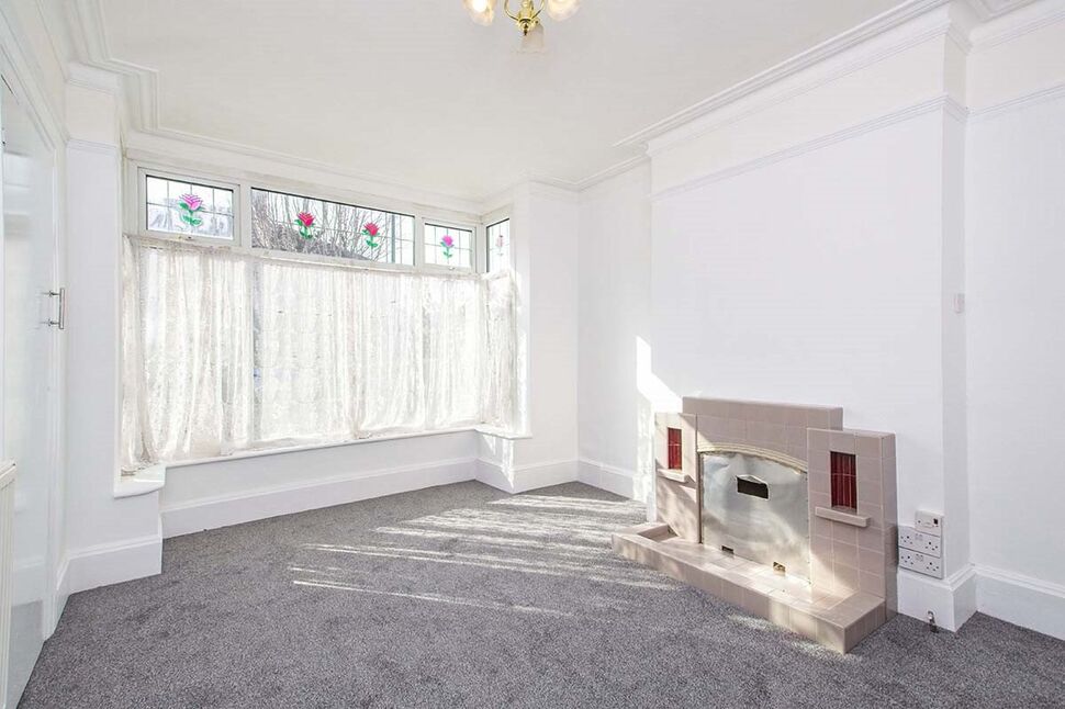 House Brodrick Grove in Greater London