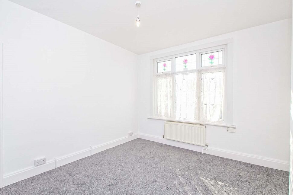 House Brodrick Grove in Greater London