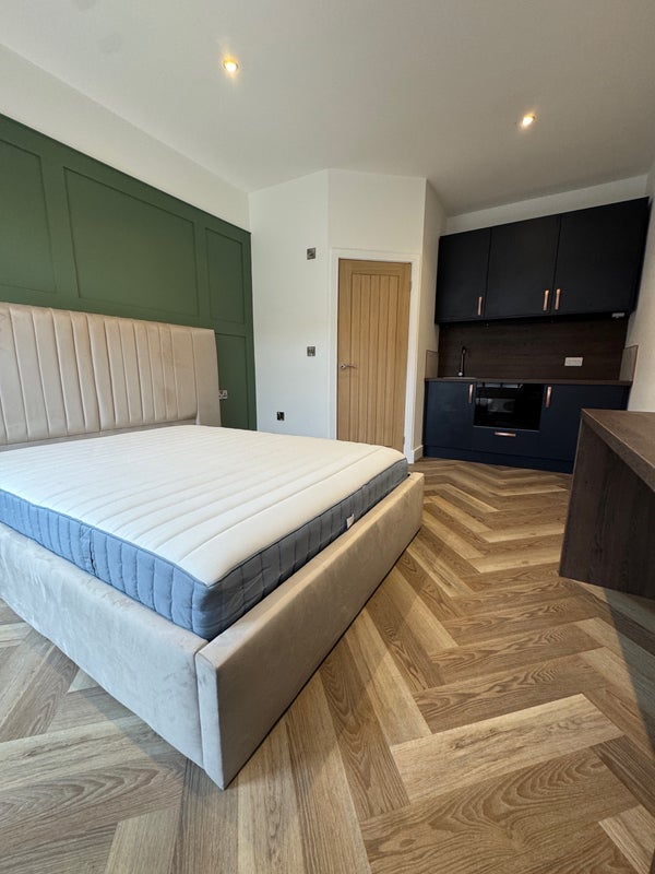 Room Scarsdale Road in Manchester