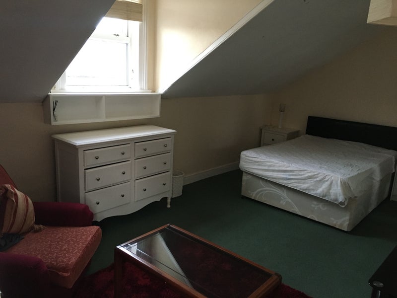 Room Elm Tree Avenue in Nottingham