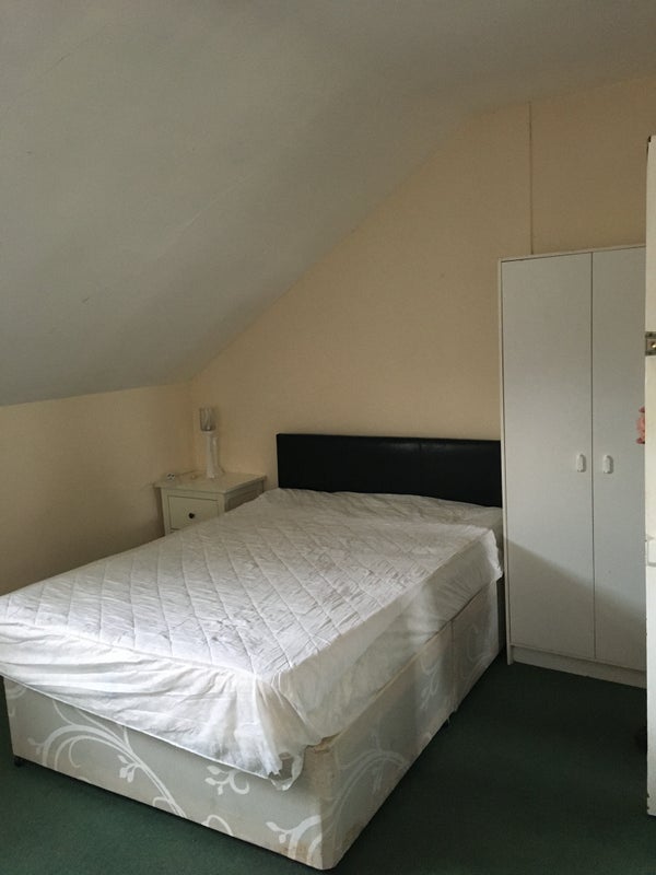 Room Elm Tree Avenue in Nottingham