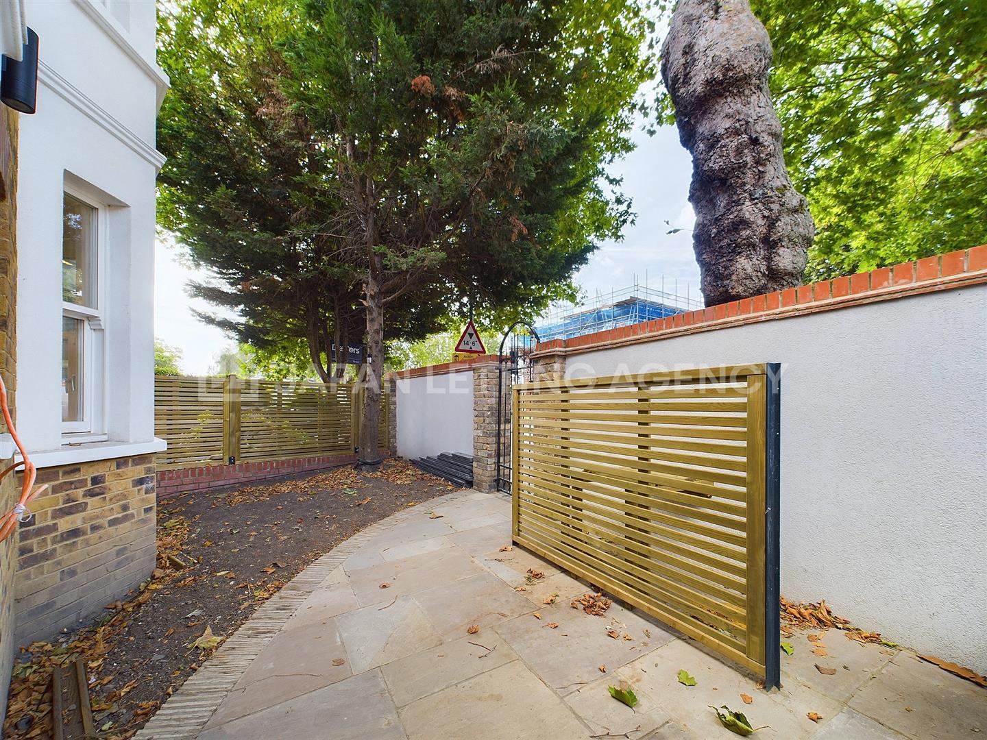 House Acton Lane in Greater London