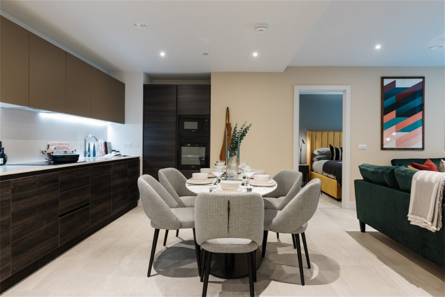 Flat Holland Park Avenue in Greater London