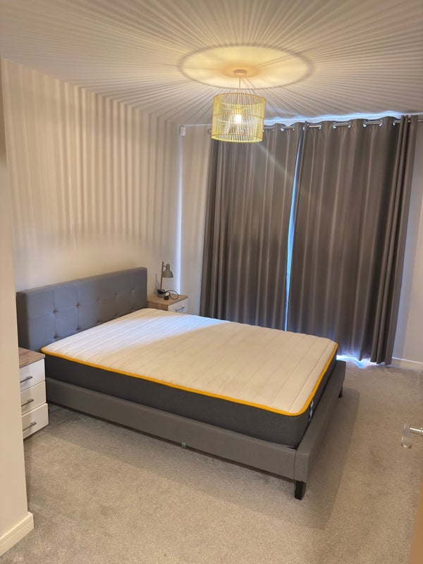 Room Knowsthorpe Crescent in Leeds