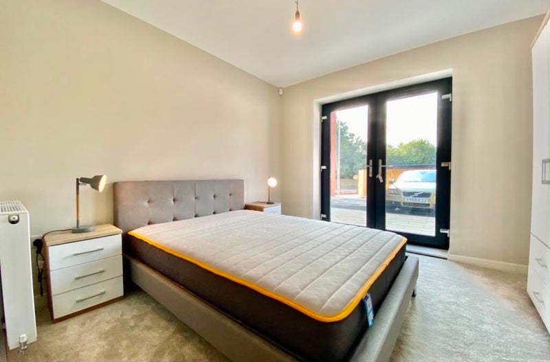 Room Knowsthorpe Crescent in Leeds