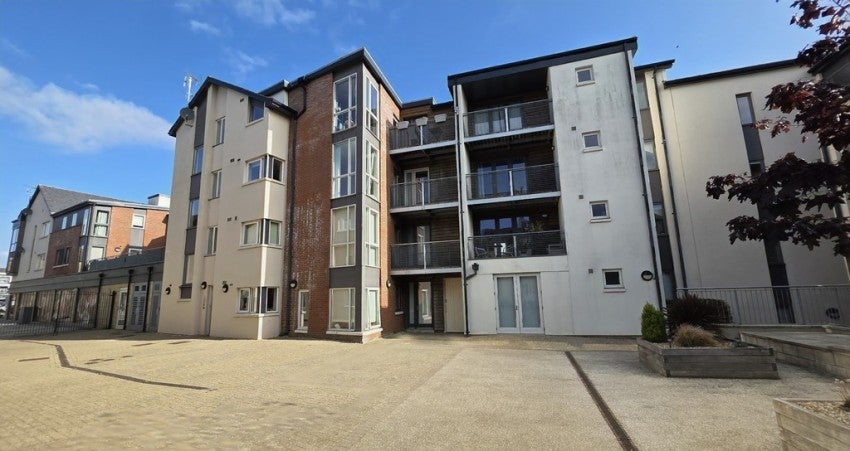 Flat Burgess Square in Brackley