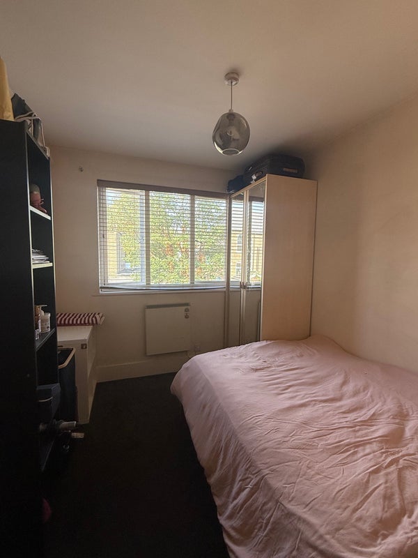 Room Middleton Road in Greater London