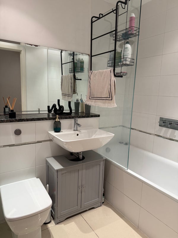 Room Middleton Road in Greater London