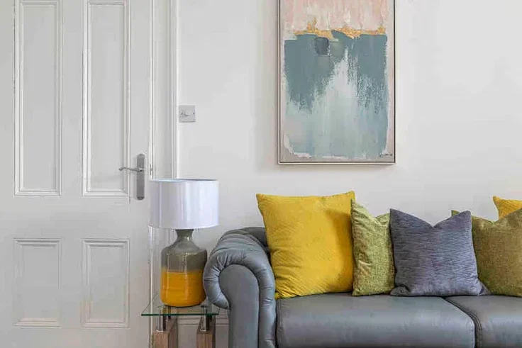 Flat Pemberton Road in Greater London