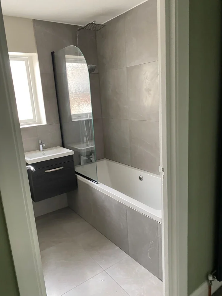 Flat Pemberton Road in Greater London