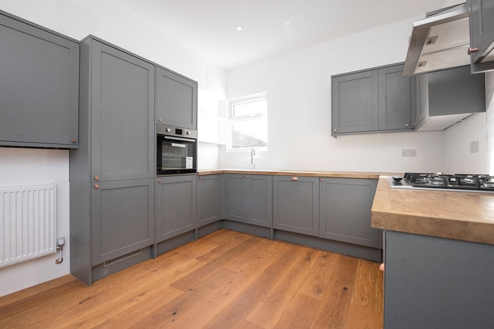 Flat Minet Avenue in Greater London