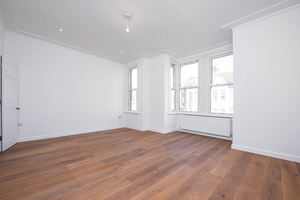 Flat Minet Avenue in Greater London