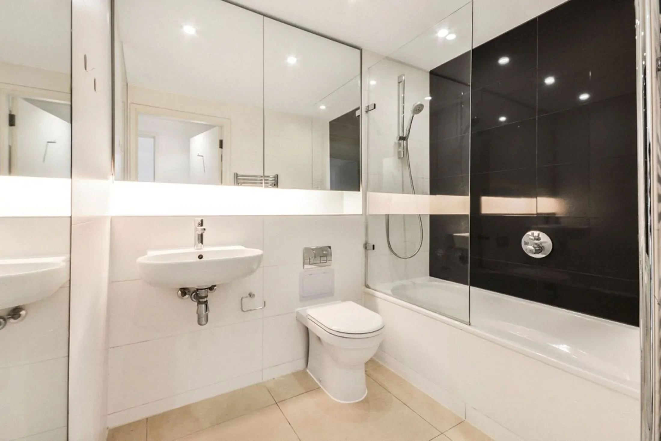 Flat Walworth Road in Greater London