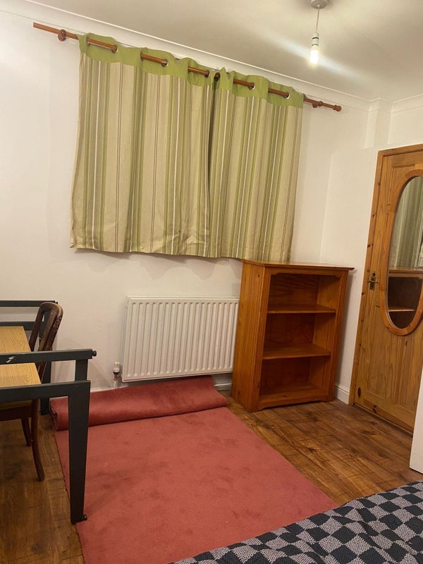 Room Paddock Close in Greater London