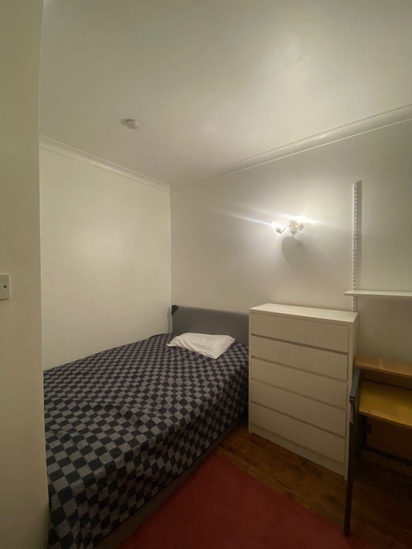 Room Paddock Close in Greater London
