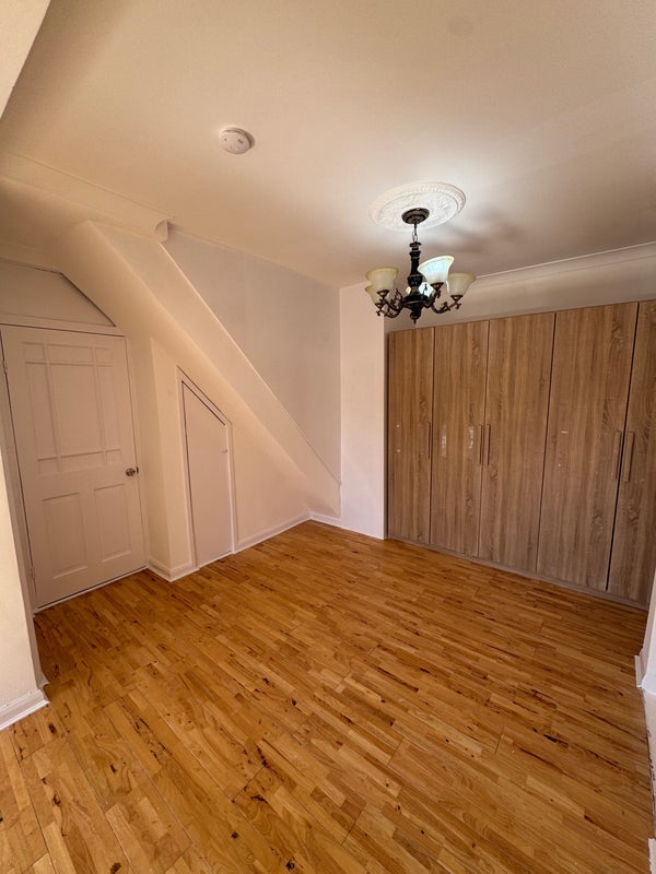 Room Grand Drive in Greater London