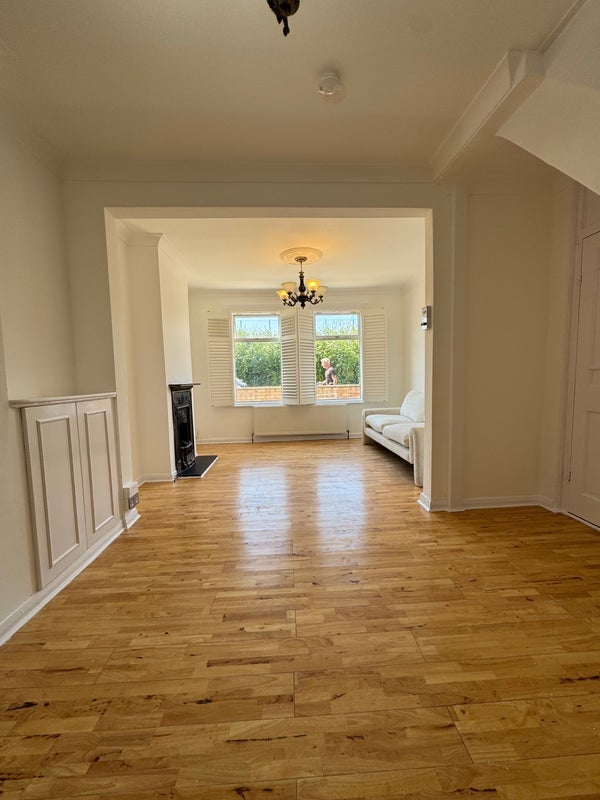 Room Grand Drive in Greater London