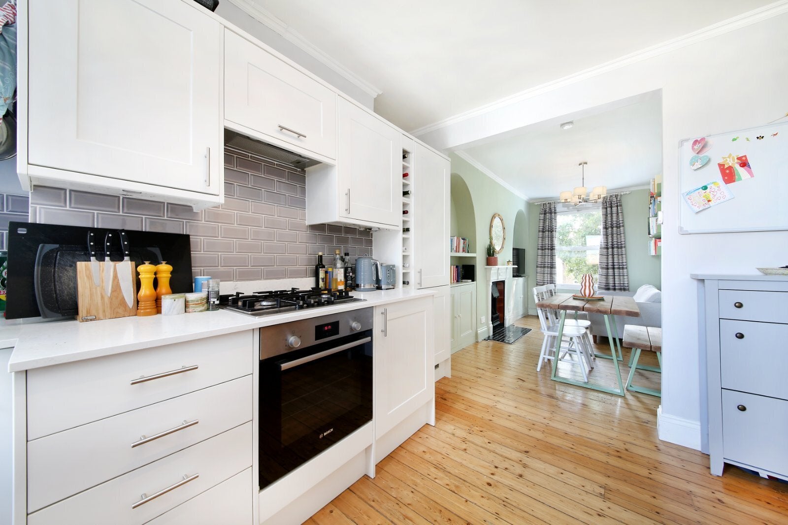 Flat Buckmaster Road in Greater London
