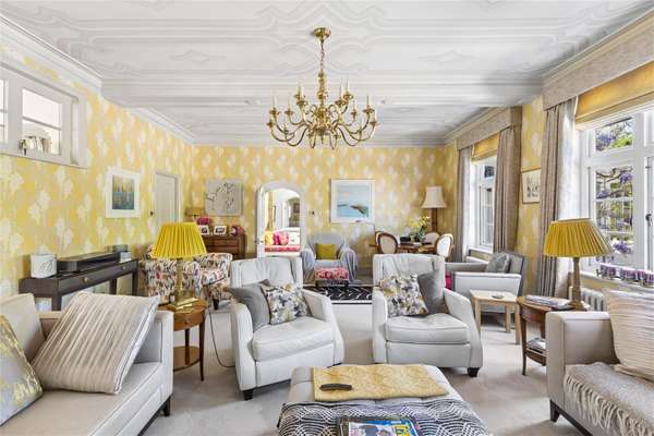 House Finings Road in Cadmore End