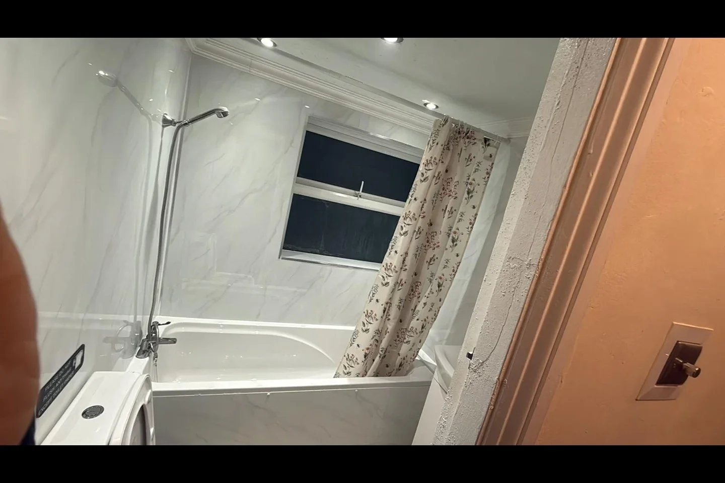Room Grenville Road in Greater London