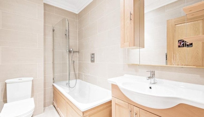 Flat Ashburn Gardens in Greater London
