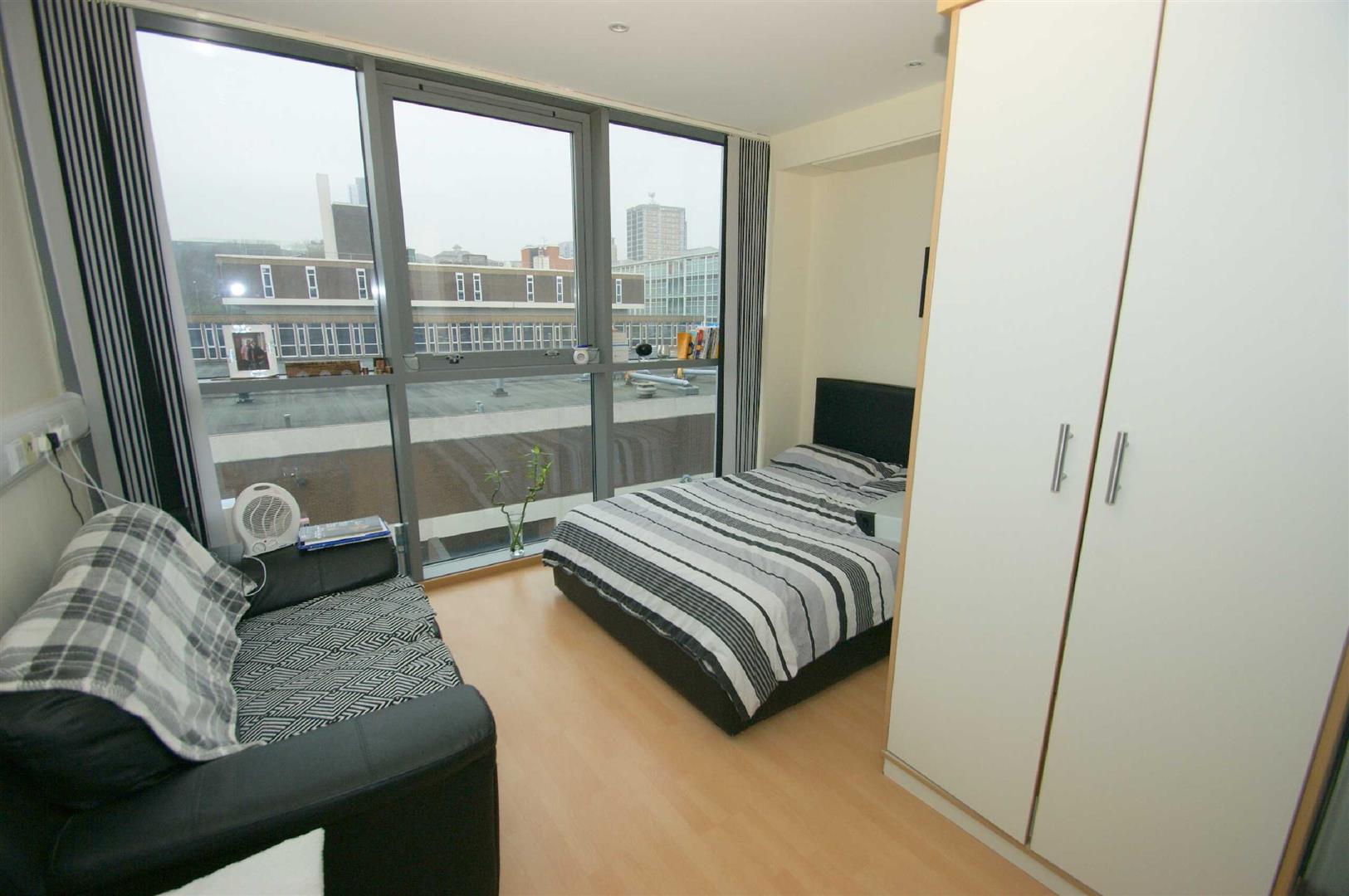 Flat Byron Street in Leeds