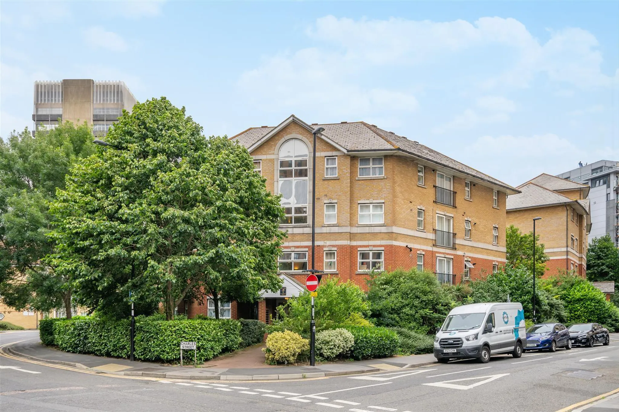 Flat Wandle Road in Greater London