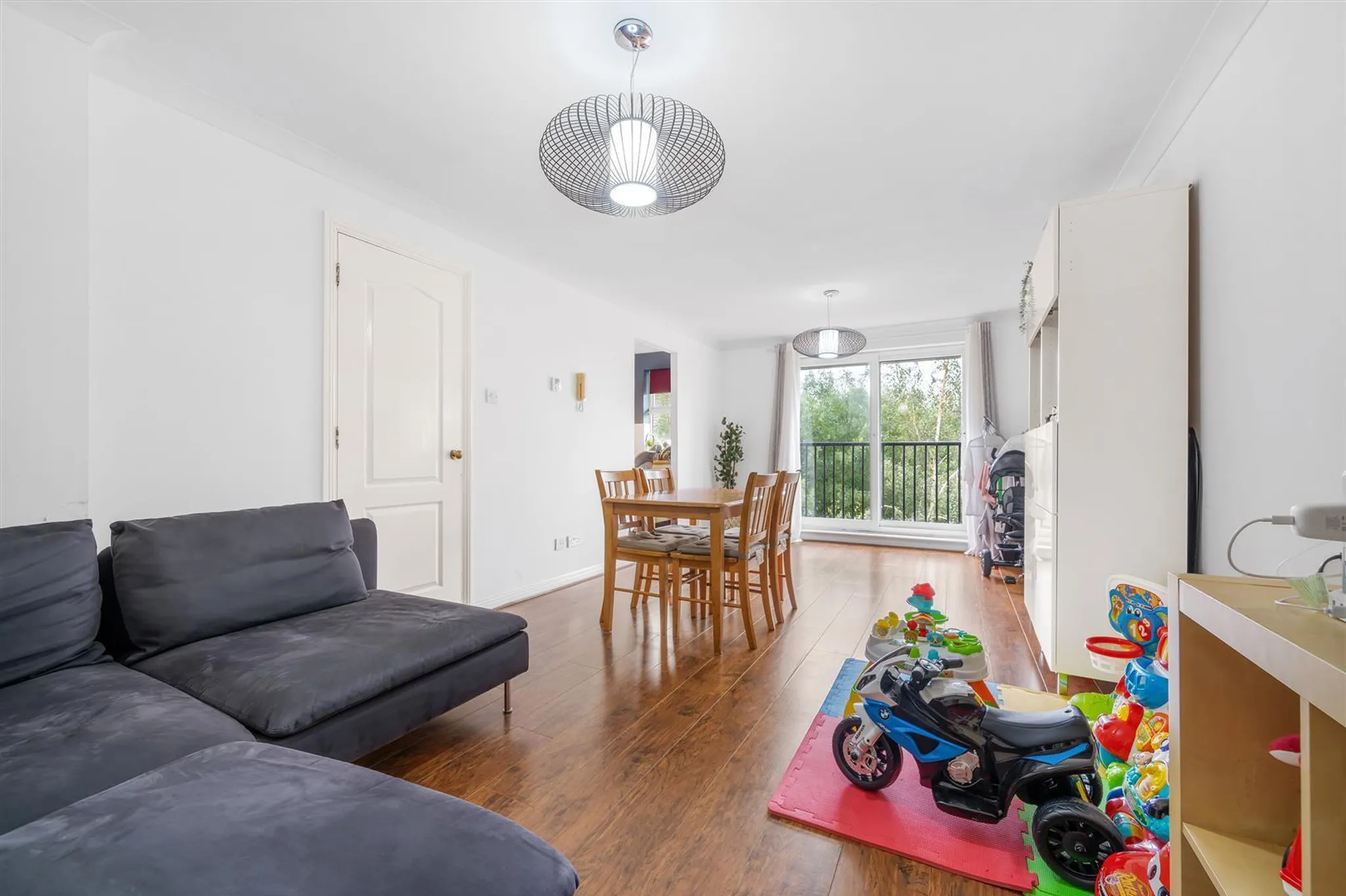 Flat Wandle Road in Greater London