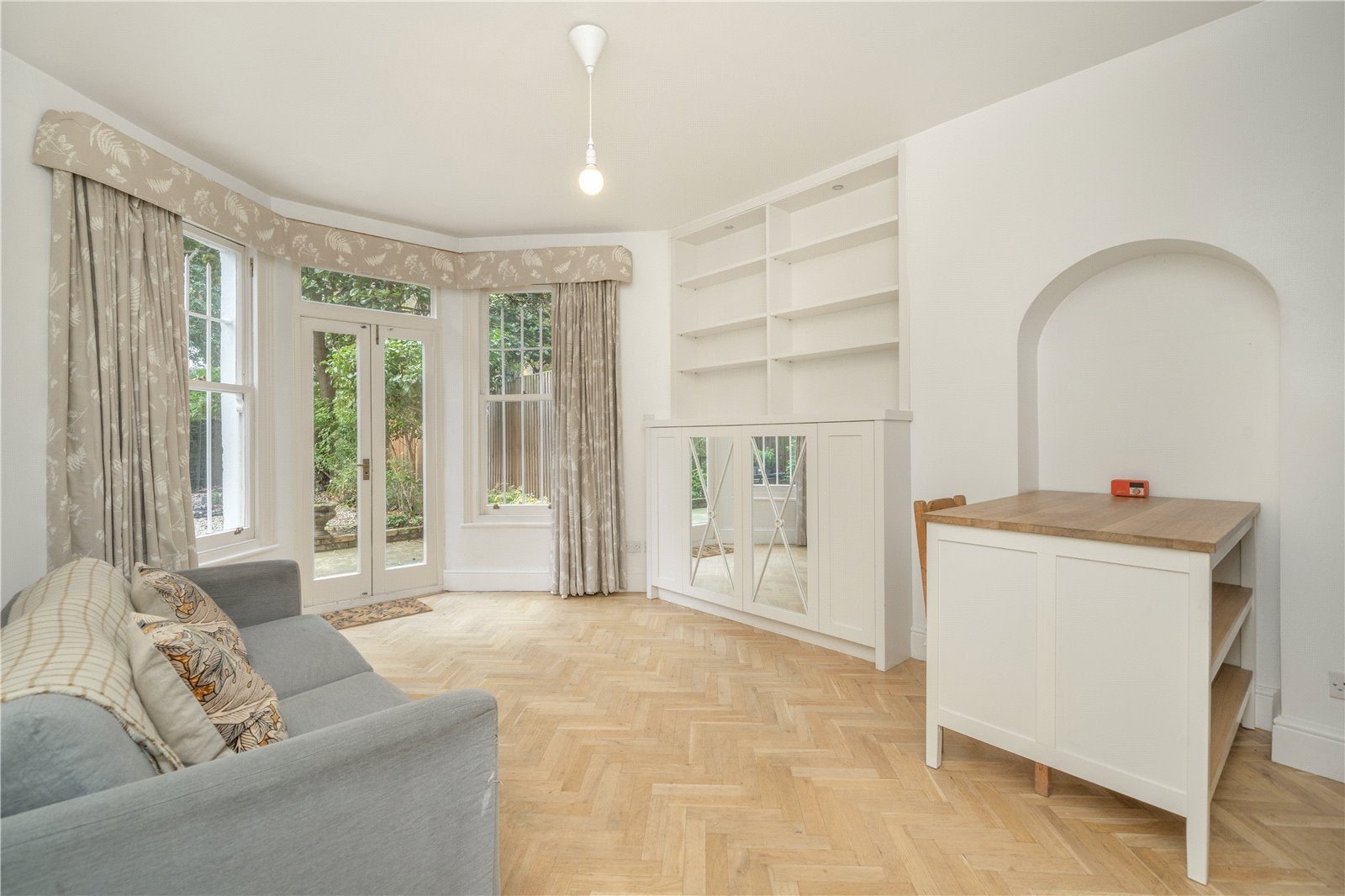 Flat Sinclair Road in Greater London