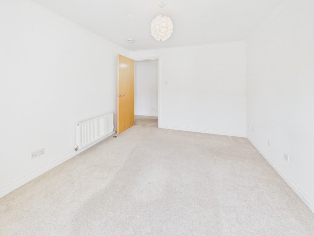 Flat Brunswick Road in City of Edinburgh