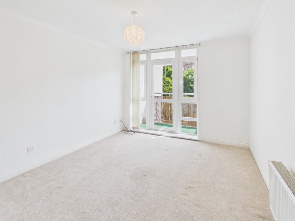 Flat Brunswick Road in City of Edinburgh