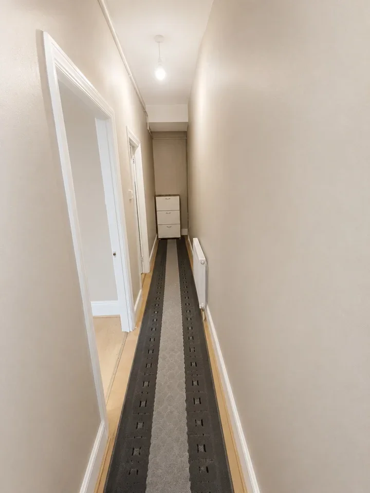 Flat Keppel Road in Greater London