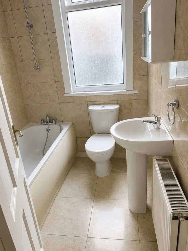 Flat Keppel Road in Greater London