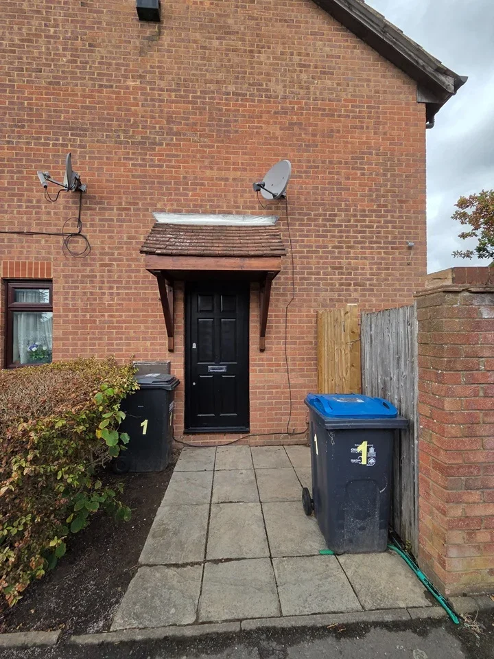 Flat Furtherfield Close in Greater London