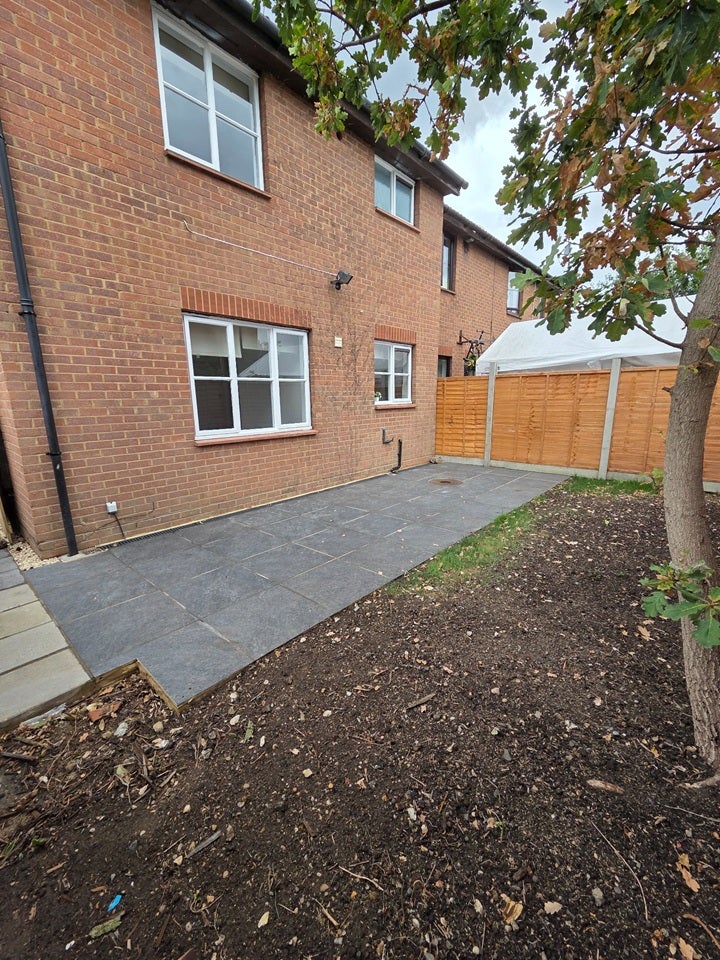 Flat Furtherfield Close in Greater London