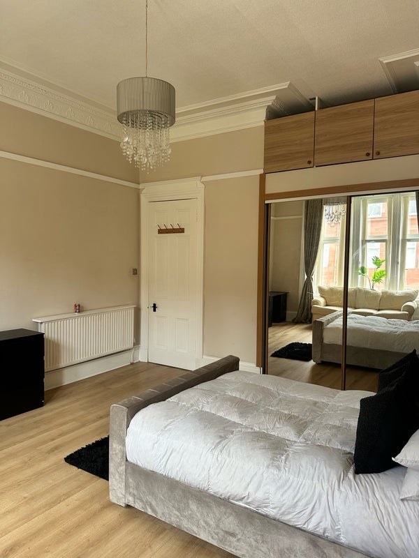 Room Keir Street in Glasgow