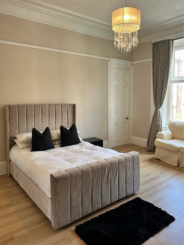 Room Keir Street in Glasgow