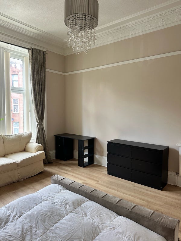 Room Keir Street in Glasgow