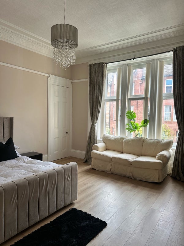Room Keir Street in Glasgow