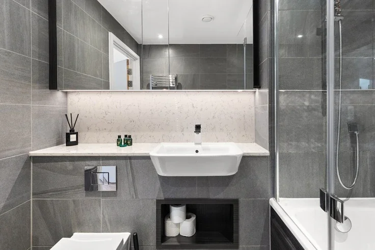 Flat New Drum Street in Greater London