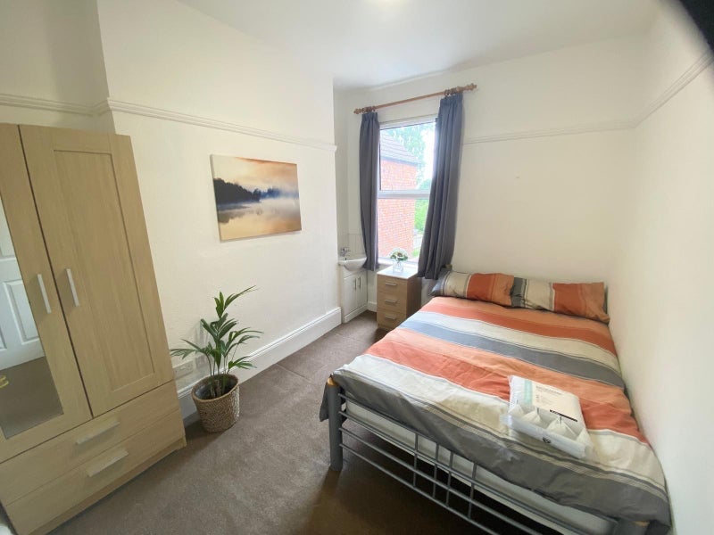Room Manor Road in Birmingham