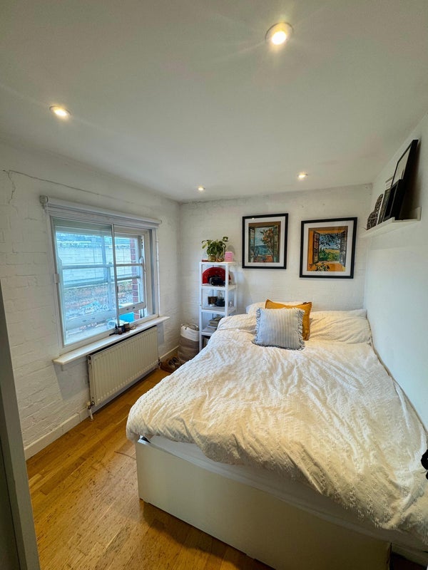 Room Sclater Street in Greater London