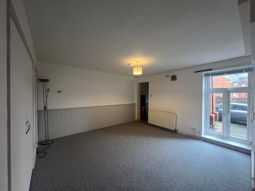 Flat The Warren in Rushmoor
