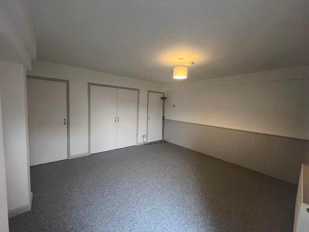 Flat The Warren in Rushmoor