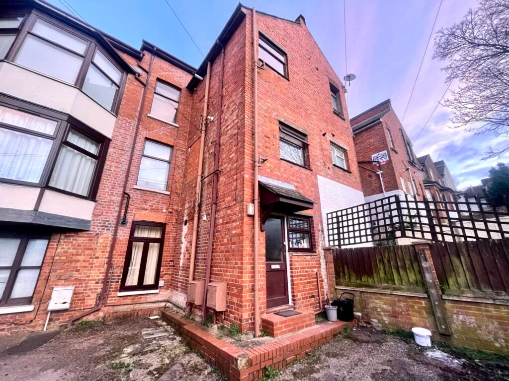 Flat The Warren in Rushmoor