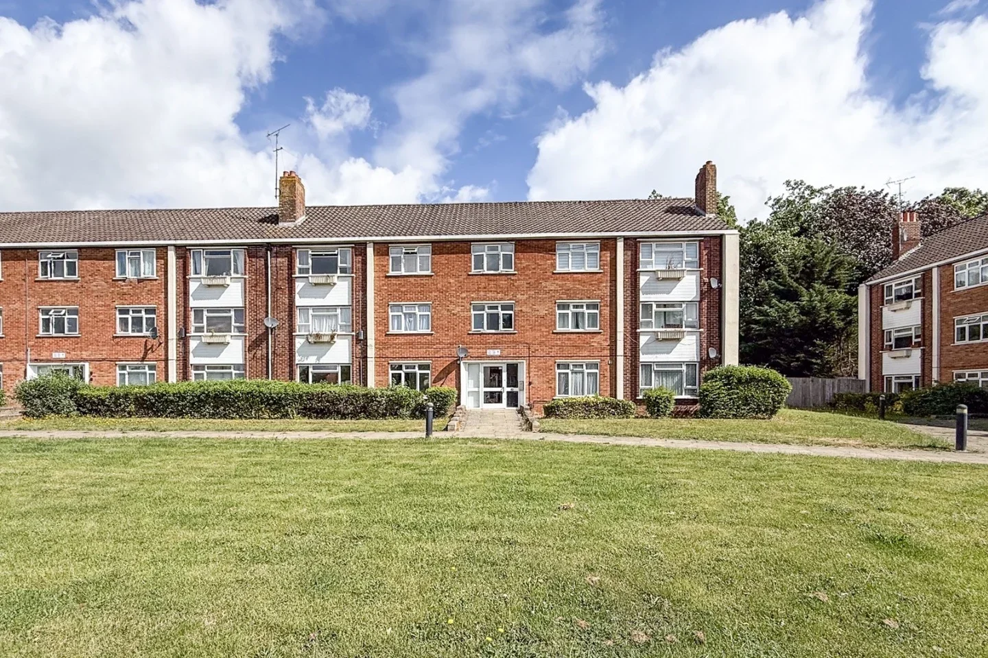 Flat Northumbria Road in Maidenhead