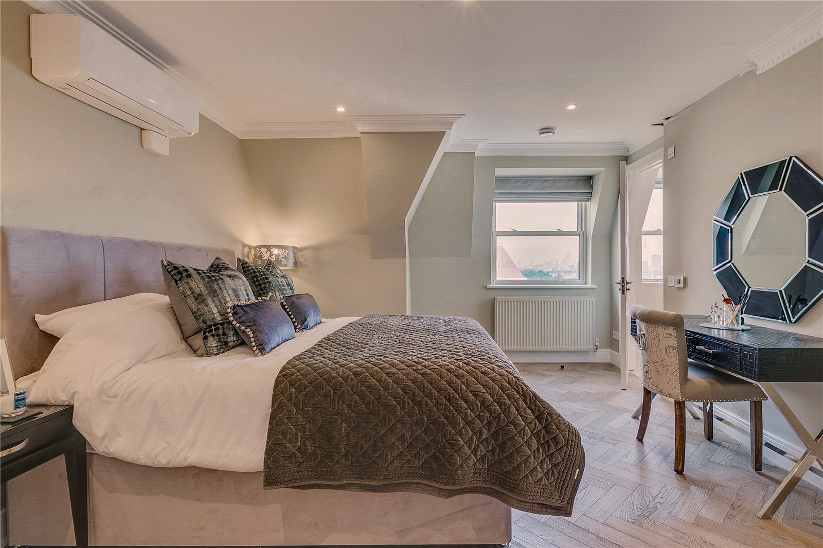 Flat Boydell Court in London