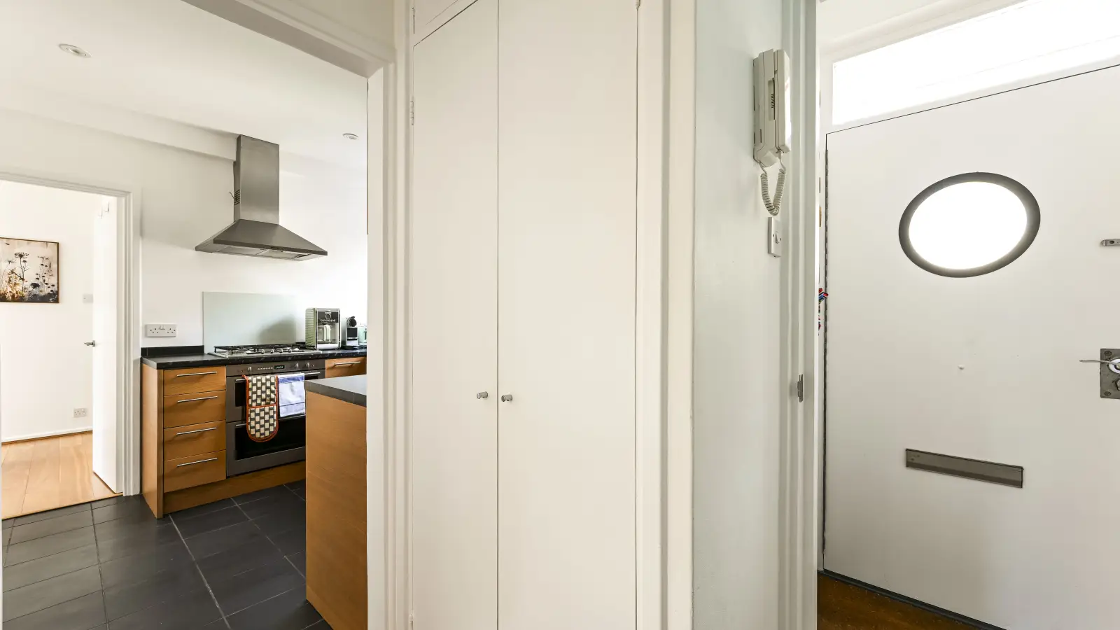 Flat Nutt Street in Greater London